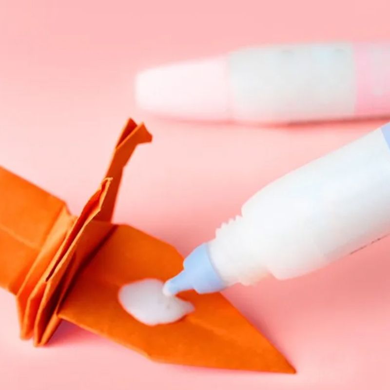 Doppelköpfiger waschbarer Bastelkleber zum Selbermachen, weiß