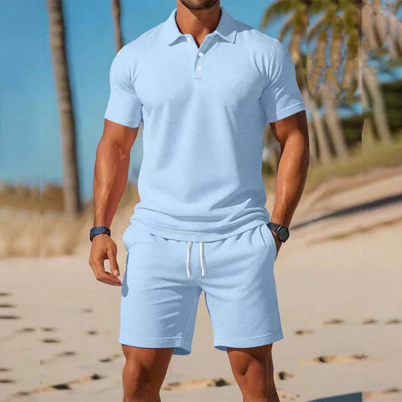 Zweiteiliges Sommer-Set für Herren aus Polohemd und Shorts