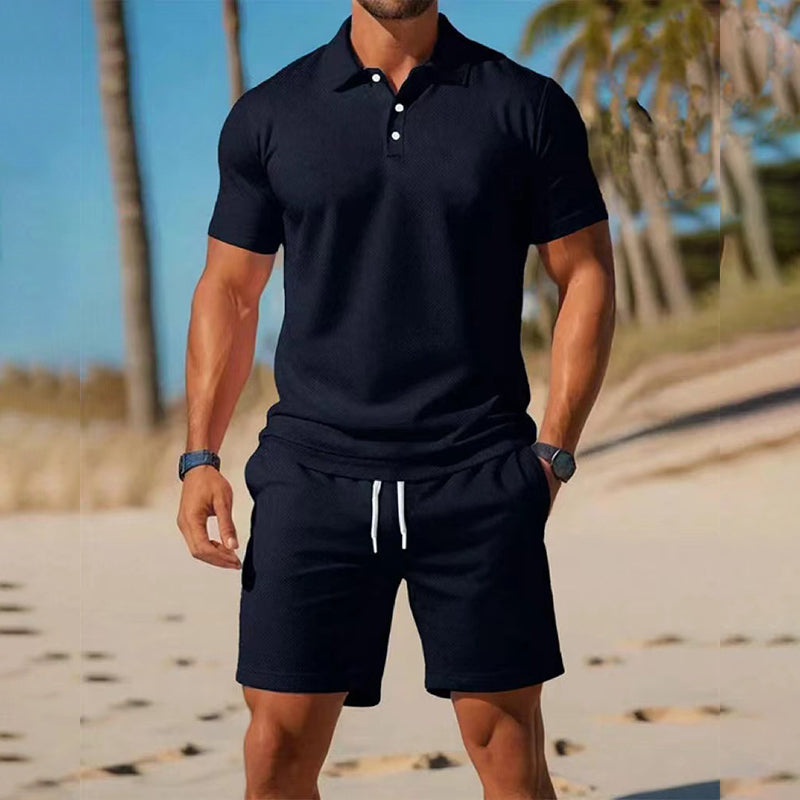 Zweiteiliges Sommer-Set für Herren aus Polohemd und Shorts