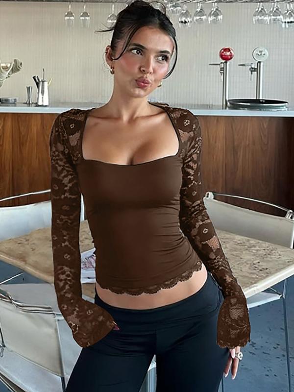 Einfarbiges Damen-T-Shirt mit Spitzenblumenmuster, gesplitteten Rüschen und transparenten Ärmeln