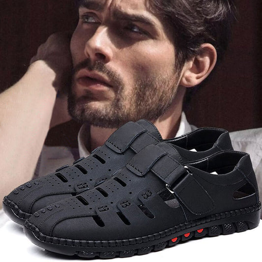 Modische PU-Ledersandalen mit Löchern