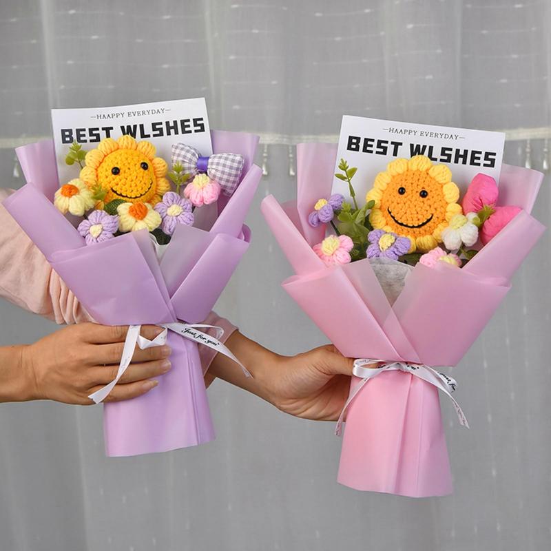 Handgefertigter gestrickter Sonnenblumenstrauß