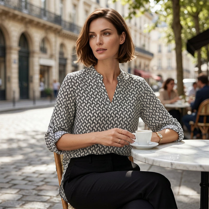👚 50% RABATT! 🌞 NEU: Sommerkollektion – Damen Bluse mit geometrischem Print & V-Ausschnitt – lockere Passform, leicht & vielseitig – perfekt für warme Tage und kreative Looks ✨