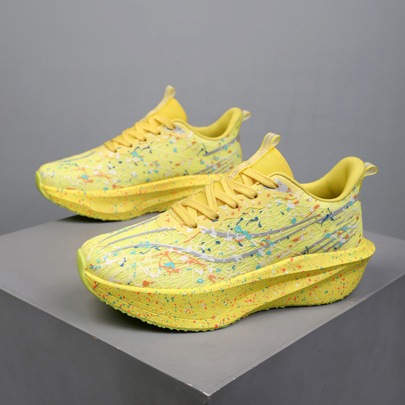 Lichtempfindliche Sneaker mit Spritzmuster
