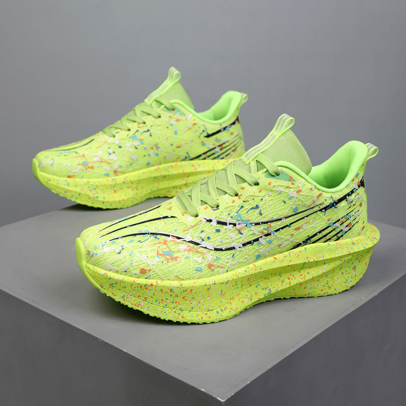 Lichtempfindliche Sneaker mit Spritzmuster