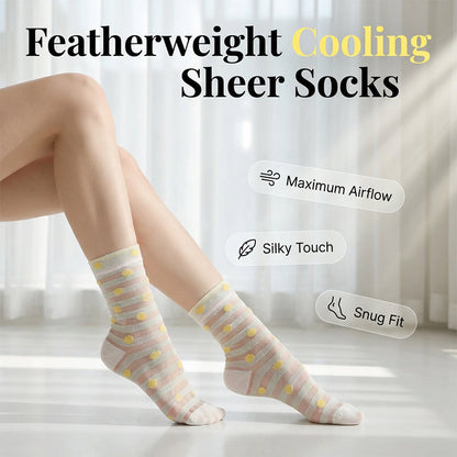 Dünne Rundstricksocken für Damen mit verspielten Mustern